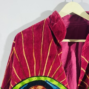 Chaqueta Suzani Bordada a Mano con Ojos de Terciopelo – Abrigo Artístico Bohemio, Prenda Exterior Festiva, Atrevida y Colorida - Product Image 3