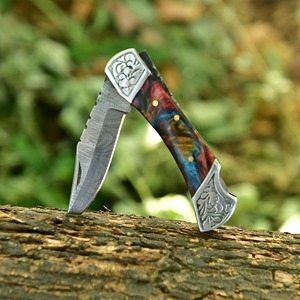 Couteau de chasse droit en acier Damas fait main OEM personnalisé, manche en résine, poignées gravées, étui en cuir, couteau de camping - Product Image 5