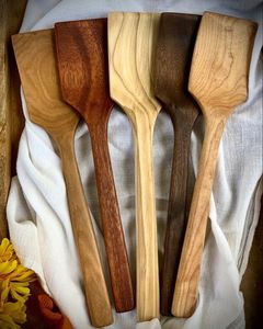 Ensemble de couverts écologiques en bois d'acacia, cuillères à long manche personnalisées pour les fêtes, par la collection artisanale - Product Image 1