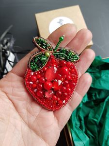 Broche de luxe artisanale brodée et perlée pour tenue de soirée élégante, broche artistique brodée et perlée de qualité supérieure - Product Image 5