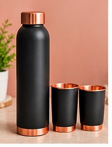 Botella de Agua Color Cobre Marrón con Diseño Floral Dorado y Dos Tazas a Juego, Portátil y Ecológica - Product Image 5