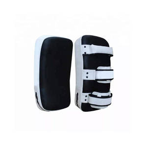 Almohadillas de patada de cuero sintético premium para uso intensivo, adecuadas para principiantes y luchadores profesionales. - Product Image 4