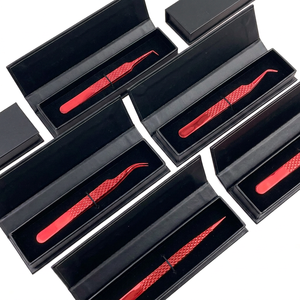 Pinces à cils TEEJAY PREMIUM de couleur rouge avec emballage en boîte cartonnée, logo personnalisé, couleur personnalisée, prix de gros - Product Image 1