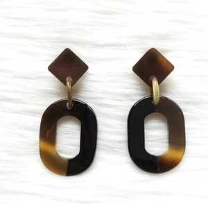 Pendientes Colgantes Hechos a Mano con Resina de Cuerno de Búfalo Ecológicos, Geométricos, Amarillos y Negros, Joyería Moderna Boho para Bodas, Artesanía MN - Product Image 4