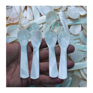 Cuchara de Nácar Natural con Incrustaciones de Concha, Hecha a Mano en Vietnam, Artesanía Decorativa, Utensilio de Servir - Product Image 3