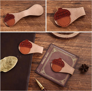 Marcapáginas de hoja de arce de cuero artesanal de primera calidad, adecuado para novelas, libros de texto y agendas de oficina. - Product Image 4