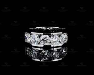 Bague unisexe en argent 925 véritable avec cinq pierres de moissanite scintillante taille ronde, idéale pour mariage ou comme surprise pour la mariée - Product Image 2