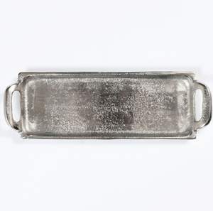 Plateau de service élégant en aluminium, conçu pour les tables à manger modernes, mettant en valeur un design minimaliste et une utilisation pratique - Product Image 5