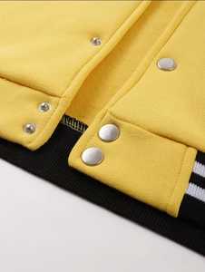 เสื้อแจ็คเก็ตวาร์ซิตี้สีเหลืองสำหรับผู้ชาย แขนเสื้อสีขาว ทรงปกติ คอปกพับได้ ปิดด้วยซิป สวมใส่สบายๆ ในฤดูใบไม้ร่วง - Product Image 5