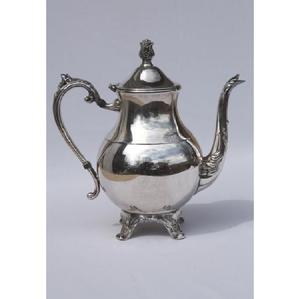 Tetera Plateada Decorativa y Moderna para Hoteles y Mesas de Centro, Tetera Metálica Elegante para Espresso a los Mejores Precios - Product Image 1