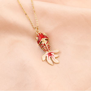 Pendentif poisson koi en émail cloisonné rouge inspiré de l'océan, plaqué or, en laiton massif, ajustable, porte-bonheur, collier à porter au quotidien - Product Image 2