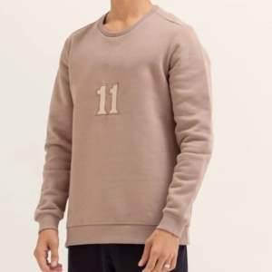 Sudadera de Cuello Redondo de Algodón Grueso para Hombre, con Logotipo Bordado Personalizado, Color Sólido, Estilo Urbano, Venta al Por Mayor OEM - Product Image 3