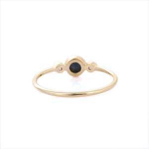 Bague de mariage solitaire NOVA pour femme en or jaune 14 carats avec saphir taille coussin serti clos - Product Image 6