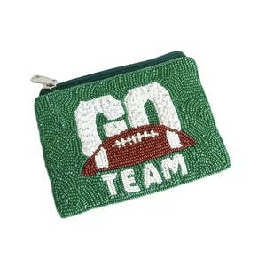 Monedero artesanal con cuentas de semillas y detalles coloridos para mujeres que aman accesorios hechos a mano con personalidad. - Product Image 4