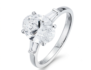 Bague en or blanc 18 carats avec diamant de laboratoire certifié IGI, taille ovale 2,00 carats avec pierres latérales trapézoïdales, clarté F VVS2, pour un usage quotidien - Product Image 1