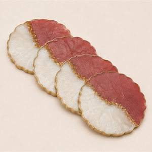 Ensemble de sous-verres en résine style agate rose et blanche faits à la main, sous-verres en époxy de luxe avec bord doré, sous-verres personnalisés résistants à la chaleur, vaisselle de table - Product Image 1