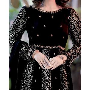 Robe de soirée artisanale de créateur avec magnifique dupatta, silhouette en A, idéale pour les fêtes - Product Image 1