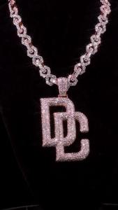 Collar con Colgante de Letra del Alfabeto en Plata de Ley con Diamante Sintético Cultivado en Laboratorio de Corte Brillante Redondo y Moissanita para Unisex, Marca RB Gems - Product Image 3