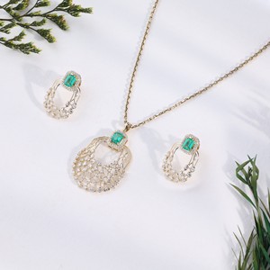 Pendientes de Aro Colgantes de Lujo con Diamantes Cultivados en Laboratorio, Color Verde Radiante y Oro Amarillo, Joyería Fina para Novia, Set para Boda o Fiesta - Product Image 4