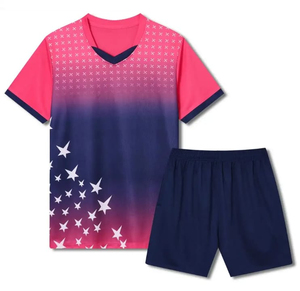 Ensemble de tenue de football 100% polyester léger, séchage rapide, respirant, antibactérien, personnalisable - Product Image 1