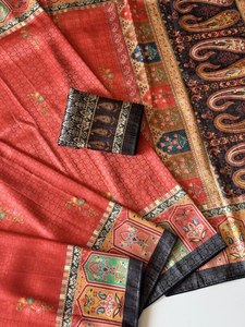 Sari en soie Designer Dola avec finition douce et soyeuse et chemisier imprimé numérique contrastant - Product Image 2