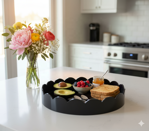 Bandeja de Laca de Estilo Moderno Hecha a Mano, Bandeja Redonda con Borde Decorativo Festoneado Inspirado en Flores - Product Image 3