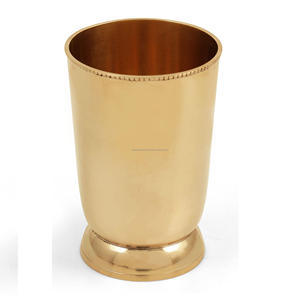 Verres à boire en laiton de conception de frontière avec le verre d'eau en métal fini de couleur polonaise et d'or avec la belle conception de frontière - Product Image 1