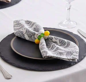 Joli porte-serviette en forme de citron avec perles vertes, bleues et jaunes pour les fêtes sur le thème des fruits et la décoration de table - Product Image 5