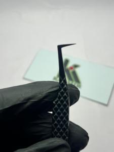 Pinzas para Pestañas Kaamir Profesionales con Recubrimiento de Plasma Negro Antimagnético, Punta Lisa de 12 mm, Alta Precisión, Acero Inoxidable - Product Image 6
