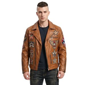 Chaqueta de cuero robusta color carmesí para motociclista con parches, cremallera angular de piel de vaca, motivo de estrella, solapa plegada y mangas bicolor. - Product Image 3