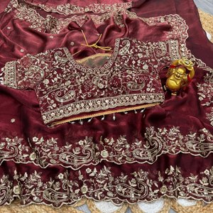 Sari en soie bicolore éclatant avec broderie traditionnelle Zari Mango et blouse de créateur entièrement cousue pour un glamour festif - Product Image 6