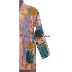 Veste multicolore faite à la main en coton 100% avec imprimé floqué, broderie Kantha, patchwork tricoté, détails boutonnés, veste vintage du Rajasthan - Product Image 6