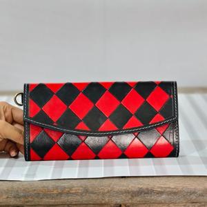Portefeuille long à motif géométrique rouge et noir avec fermeture pliante, mode féminine, matériau authentique, usage quotidien - Product Image 2