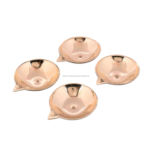 Eleva tu colección de artículos de servicio con este elegante juego de cuencos de metal dorado perfecto para uso diario y ocasiones especiales - Product Image 6