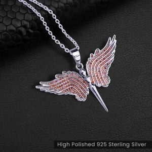 Exclusivo Colgante de Ala Estilo Hip Hop con Incrustaciones Completas de Diamantes Cultivados en Laboratorio y Piedras de Acento Rojas - Product Image 1
