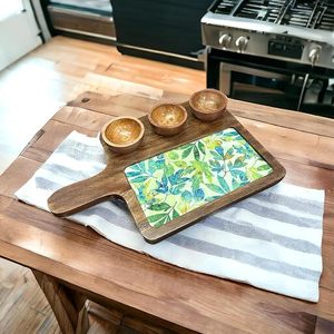 Tabla de Madera Hecha a Mano para Servir Tapas y Salsas con Arte de Azulejos Coloridos y Acabado Rústico para Decoración de Cocina - Product Image 3