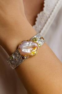 สร้อยข้อมือเงินแท้ประดับมุกบาโรก ดีไซน์หรูหรา สำหรับผู้หญิง สง่างามระดับไฮเอนด์ และโดดเด่นเหนือกาลเวลา - Product Image 2