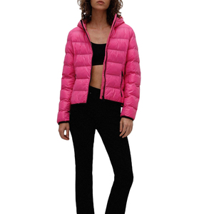 Chaqueta Acolchada Rosa con Capucha, Cierre de Cremallera, Resistente al Viento, Ropa de Invierno Informal, Corte Regular, Relleno de Poliéster - Product Image 5