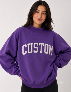 บริการ OEM ODM เสื้อสเวตเชิ้ตคอเต่าสีม่วงปักลายด้านหน้าสำหรับผู้หญิง น้ำหนักเบา ผลิตตามสั่ง เป็นมิตรกับสิ่งแวดล้อม เหมาะสำหรับใส่ลำลองในฤดูหนาว ทำจากผ้าฟลีซ - Product Image 1
