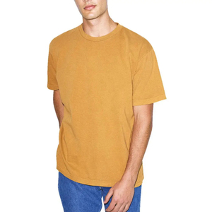 Camiseta de Algodón para Hombre, Cuello Redondo, Manga Corta, Corte Regular, Color Sólido, Estilo Casual, Tejido Jersey, Color Amarillo Mostaza - Product Image 1