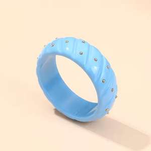 Bracelet en résine époxy 100% sculpté à la main, couleurs personnalisées, nouveau style, qualité supérieure, bijoux tendance, bracelets en résine pour hommes et femmes - Product Image 1