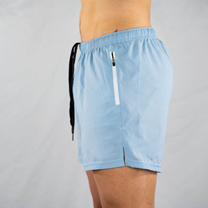 Shorts d'entraînement personnalisés en maille rouge avec cordon de serrage central, empiècements latéraux contrastants, séchage rapide, respirant, extensible dans quatre directions, vêtements de sport actifs - Product Image 5