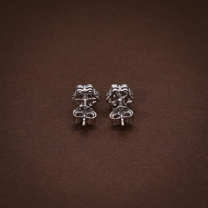 Boucles d'oreilles clous fleur en moissanite VVS, diamant, argent sterling 925, sertissage pavé, bijoux fins de luxe pour femme - Product Image 3