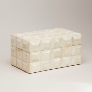 Boîte de rangement en résine et MDF blanche faite à la main pour bijoux, style américain - Product Image 1