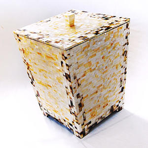 Exclusivo organizador de oficina con diseño de conchas marinas y motivos artísticos de mosaico que combina estética y utilidad. - Product Image 2