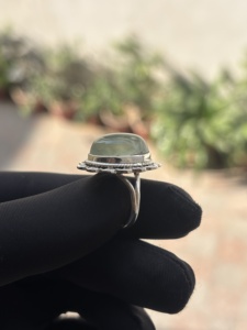 Anillo de Plata de Ley 925 con Prehnita Ovalada, Hecho a Mano, para Mujer, Ideal para Aniversarios y Fiestas - Product Image 3