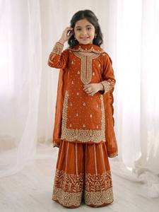 Robe Anarkali Traditionnelle Brodé Orange pour Filles, Style Indien et Pakistanais, Coupe Droite, Longueur Cheville, en Polyester, Idéale pour Mariages - Product Image 2