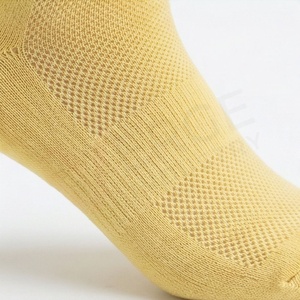 Chaussettes ras du cou pour hommes, couleur unie, tricotées, respirantes, en coton, polyester et élasthanne, pour usage quotidien en automne, style classique - Product Image 5