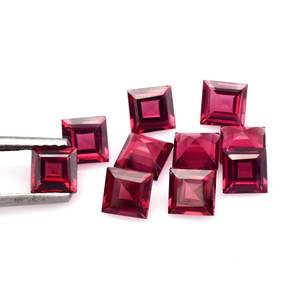 Lot en gros de pierres précieuses naturelles de grenat rhodolite 6x6 mm, taille carrée, facettées, calibrées, pour la fabrication de bijoux - Product Image 1