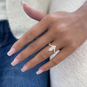 Anillo de Compromiso con Diamantes de Corte Marquesa y Redondo en Oro Amarillo Sólido, Anillo de Promesa con Diamantes Cultivados en Laboratorio, Anillo con Halo Floral para Mujer - Product Image 2
